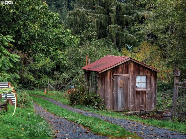 44072 Anderson Ln, Astoria, OR 97103