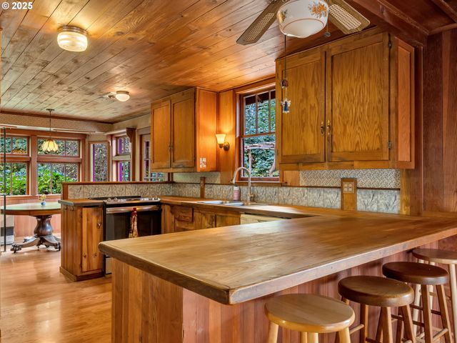 44072 Anderson Ln, Astoria, OR 97103