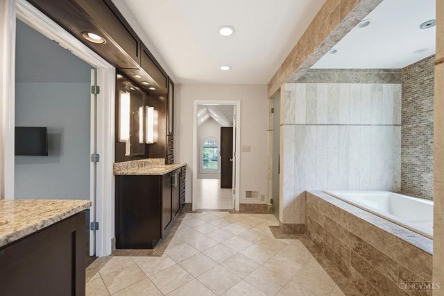 8663 Rupp Farm Drive, West Chester, OH 45069
