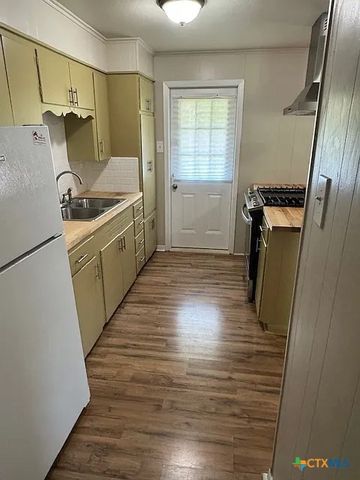 428 Aguila Street, Seguin, TX 78155
