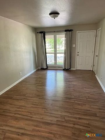 428 Aguila Street, Seguin, TX 78155