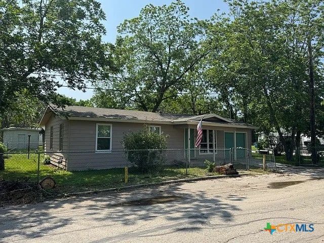 428 Aguila Street, Seguin, TX 78155