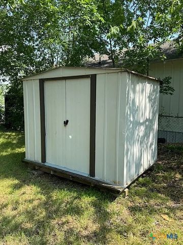 428 Aguila Street, Seguin, TX 78155