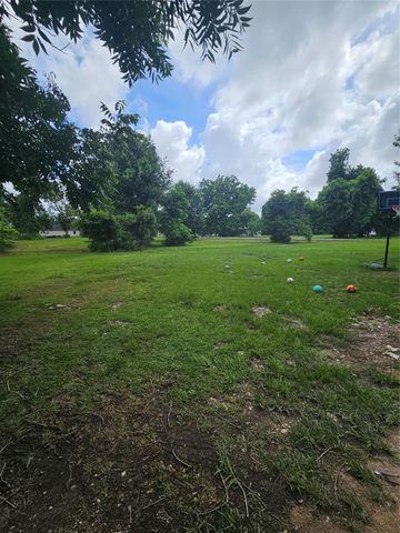 405 Velasco Street, Brazoria, TX 77422
