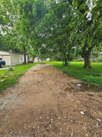 405 Velasco Street, Brazoria, TX 77422