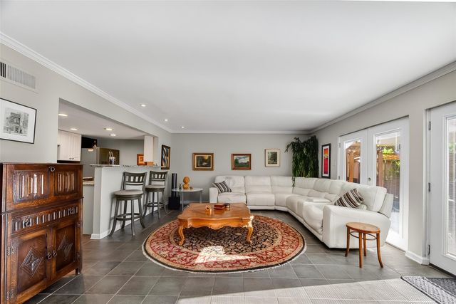 5204 Arboles Drive B, Houston, TX 77035