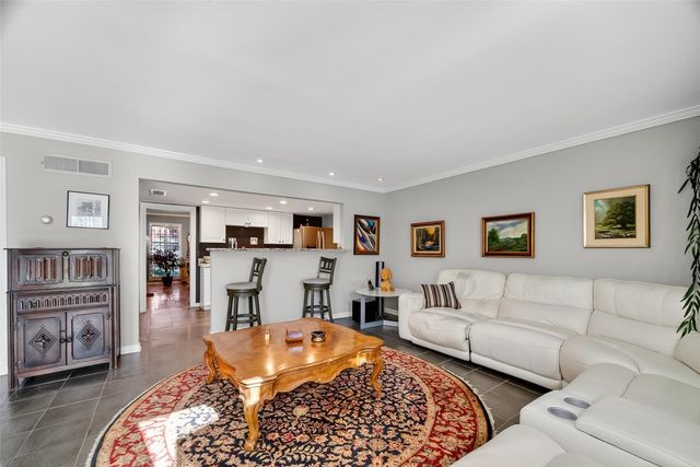 5204 Arboles Drive B, Houston, TX 77035