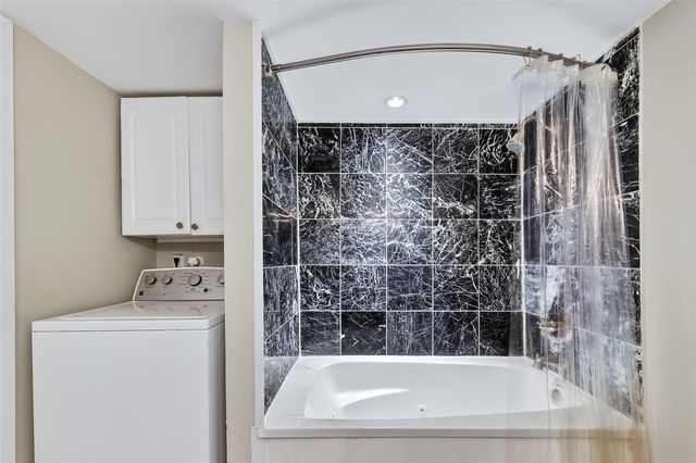 5204 Arboles Drive B, Houston, TX 77035