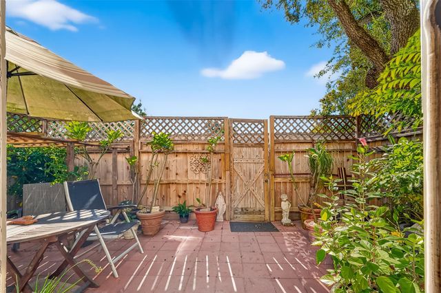 5204 Arboles Drive B, Houston, TX 77035