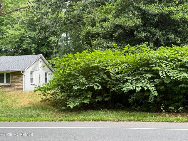 60 Wilson Avenue, Manalapan, NJ 07726