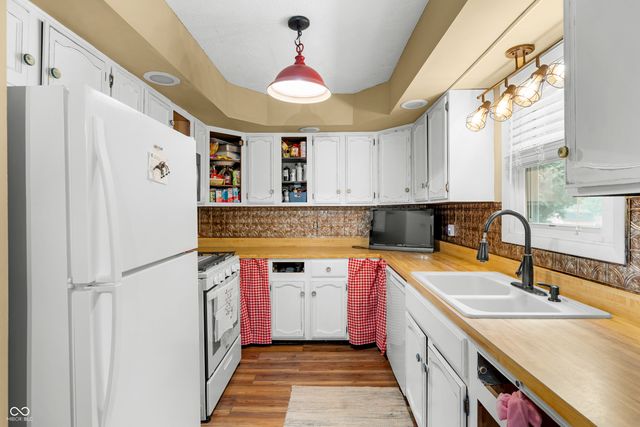 513 N Nebo Road, Muncie, IN 47304
