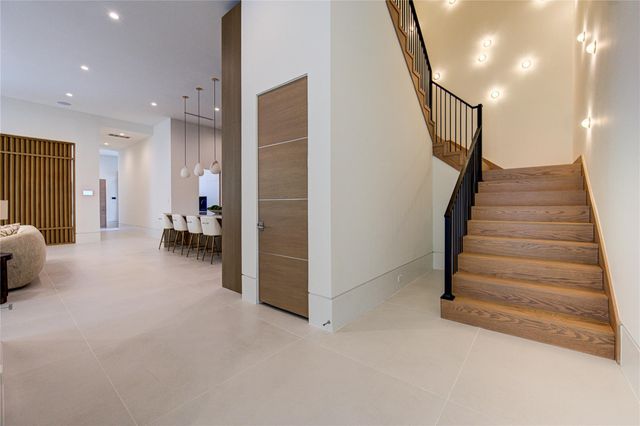 2006 Suffolk Drive, Houston, TX 77027