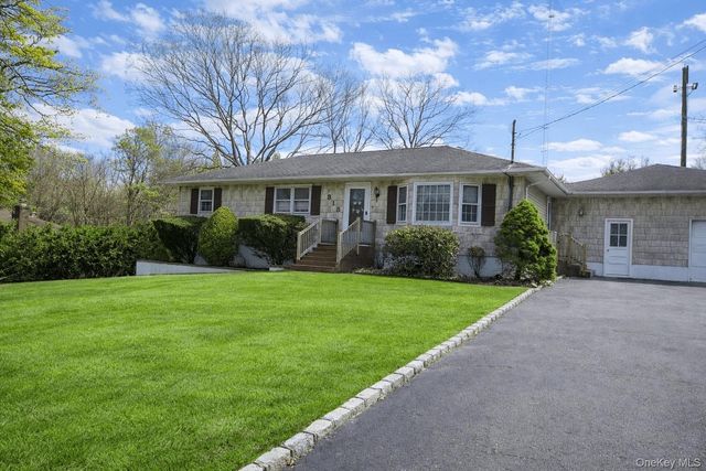 318 Jamaica Avenue, Medford, NY 11763