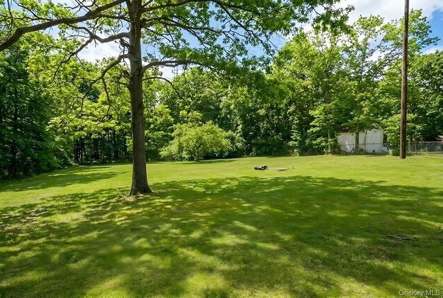 318 Jamaica Avenue, Medford, NY 11763
