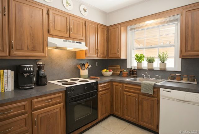 318 Jamaica Avenue, Medford, NY 11763