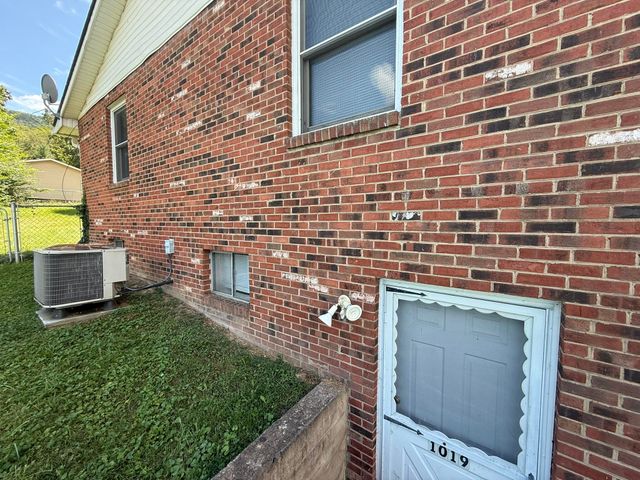 1019 Staunton ST, Selma, VA 24474