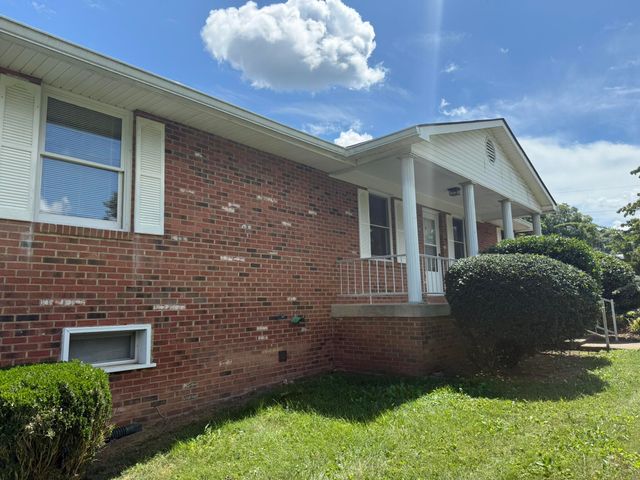 1019 Staunton ST, Selma, VA 24474