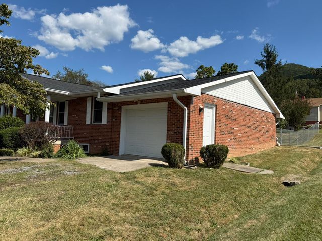 1019 Staunton ST, Selma, VA 24474