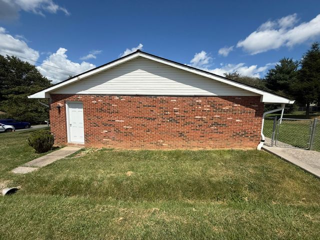 1019 Staunton ST, Selma, VA 24474