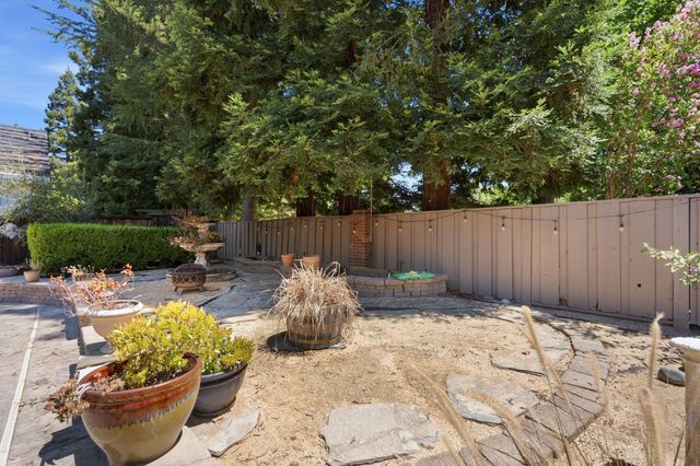 2608 Prestwick Dr, Roseville, CA 95661