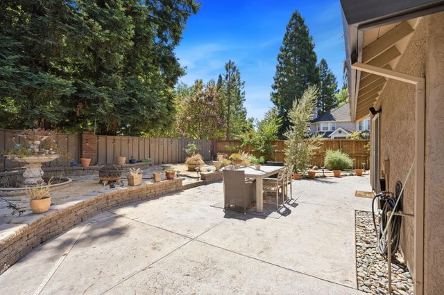2608 Prestwick Dr, Roseville, CA 95661