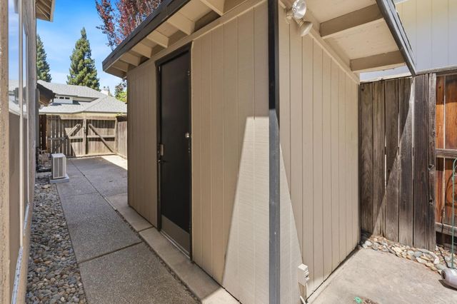 2608 Prestwick Dr, Roseville, CA 95661