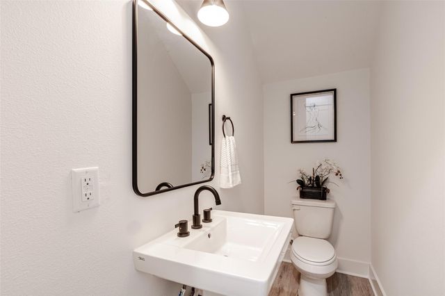 6814 Burkett Street B, Houston, TX 77021