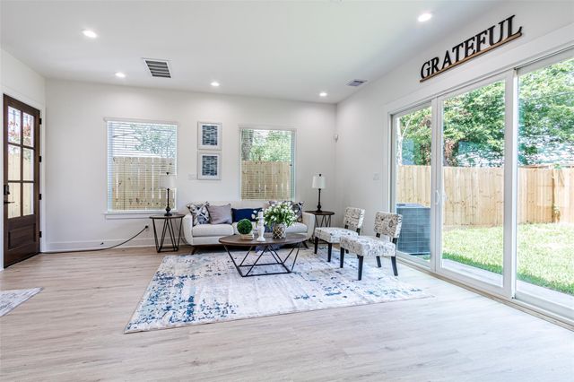 6814 Burkett Street B, Houston, TX 77021