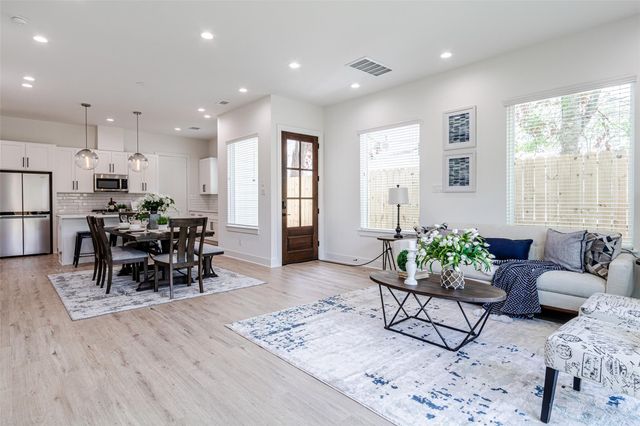 6814 Burkett Street B, Houston, TX 77021