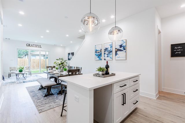 6814 Burkett Street B, Houston, TX 77021