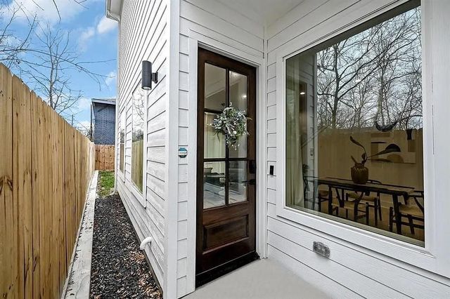 6814 Burkett Street B, Houston, TX 77021