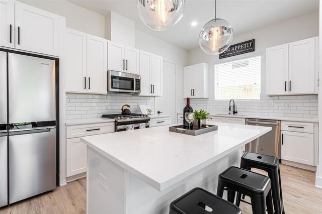 6814 Burkett Street B, Houston, TX 77021