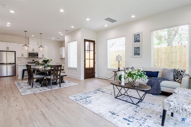 6814 Burkett Street B, Houston, TX 77021