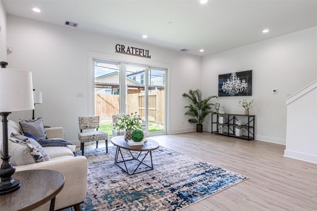 6814 Burkett Street B, Houston, TX 77021