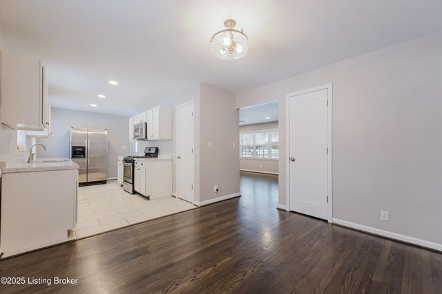 10240 Dodge Ln, Louisville, KY 40272