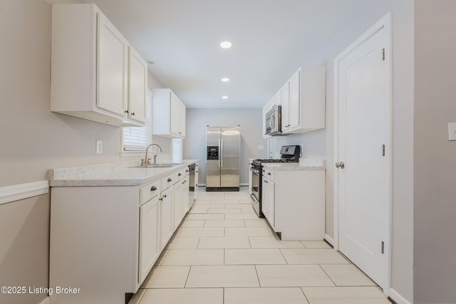 10240 Dodge Ln, Louisville, KY 40272