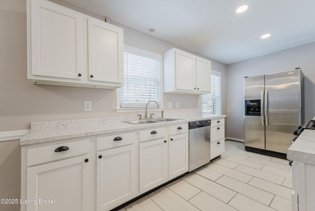 10240 Dodge Ln, Louisville, KY 40272