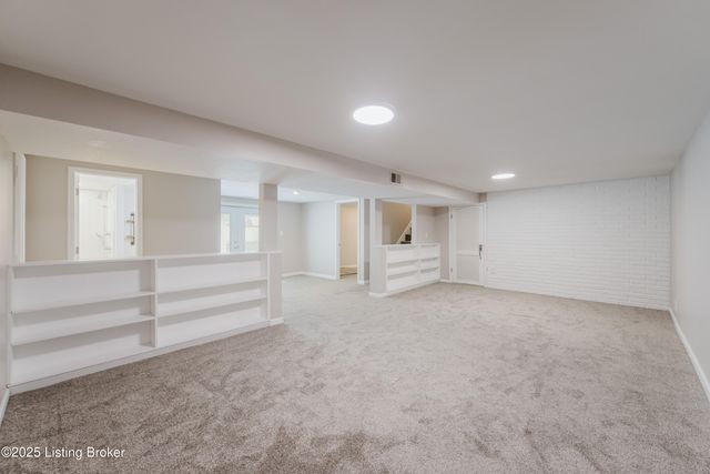 10240 Dodge Ln, Louisville, KY 40272