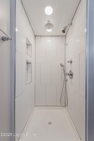 10240 Dodge Ln, Louisville, KY 40272