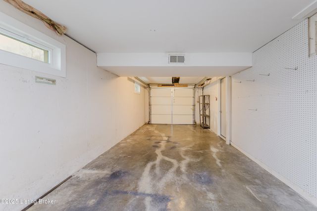 10240 Dodge Ln, Louisville, KY 40272