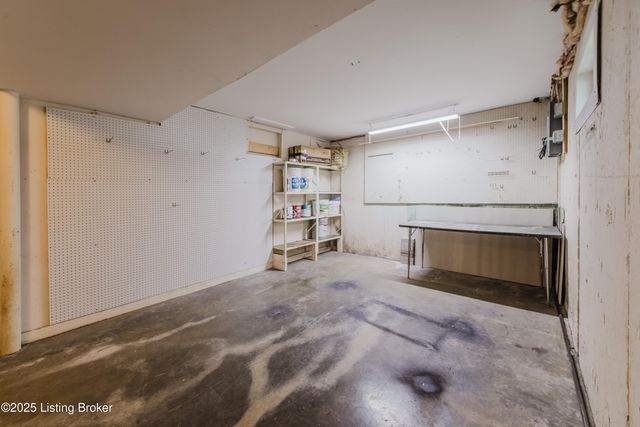 10240 Dodge Ln, Louisville, KY 40272