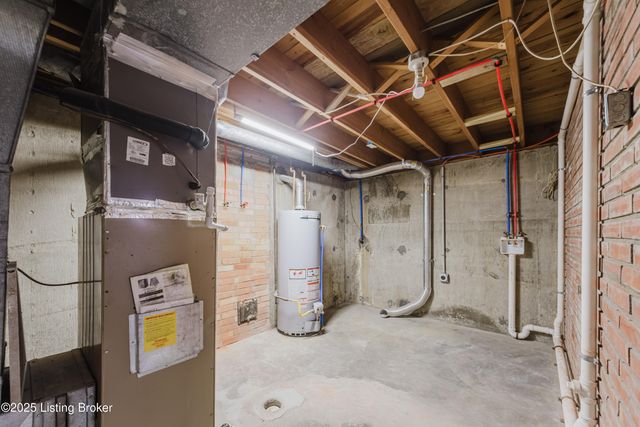 10240 Dodge Ln, Louisville, KY 40272