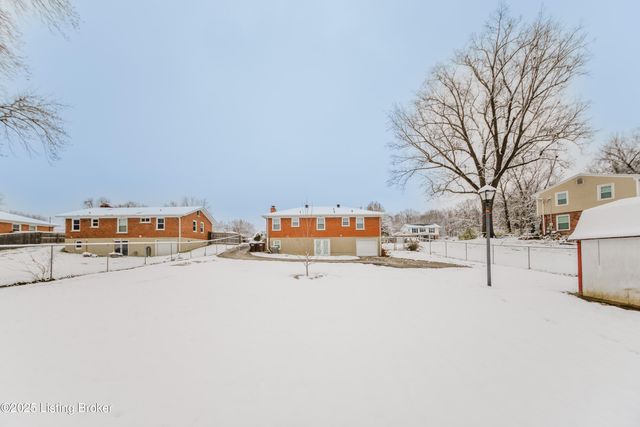 10240 Dodge Ln, Louisville, KY 40272