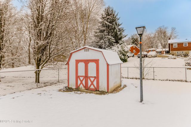 10240 Dodge Ln, Louisville, KY 40272