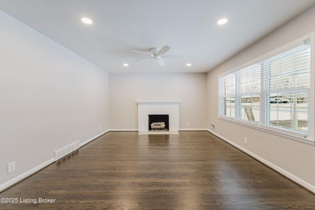 10240 Dodge Ln, Louisville, KY 40272