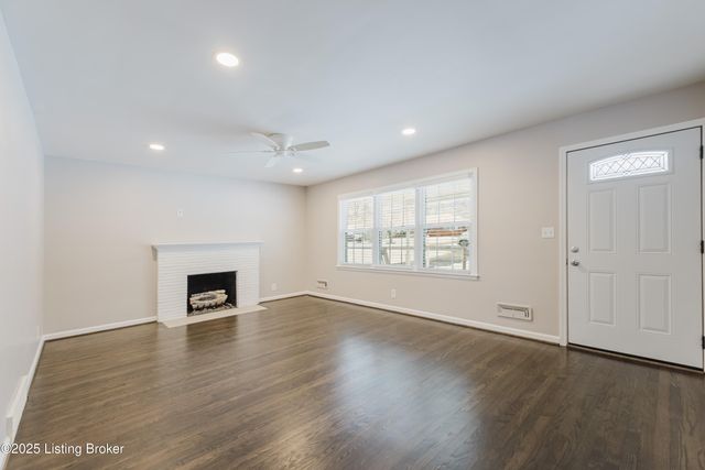 10240 Dodge Ln, Louisville, KY 40272