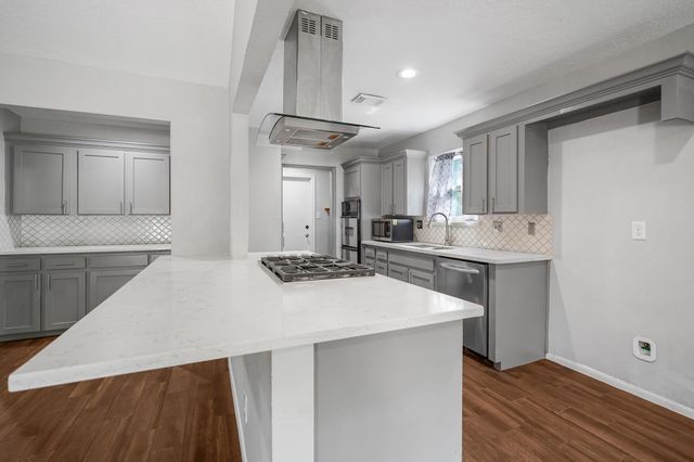 2102 Oak Shores Drive, Houston, TX 77339
