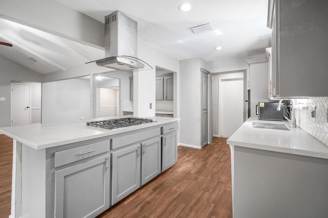 2102 Oak Shores Drive, Houston, TX 77339