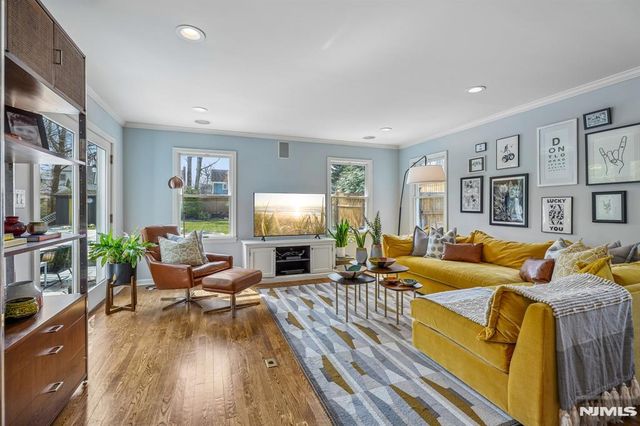 23 Mount Vernon Road, Montclair, NJ 07043