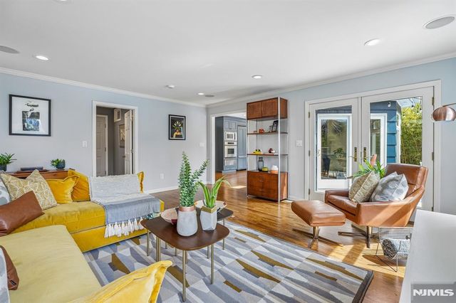 23 Mount Vernon Road, Montclair, NJ 07043